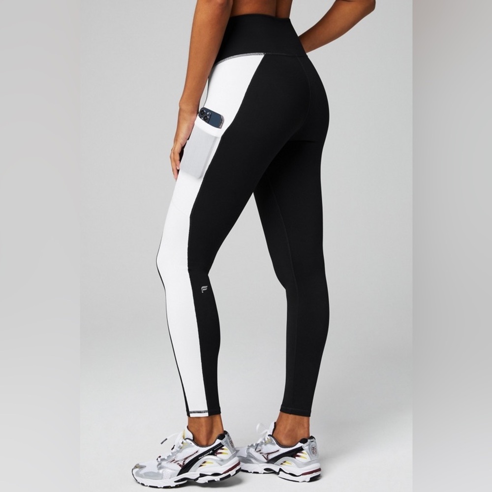 Fabletics Black and White Women's Set